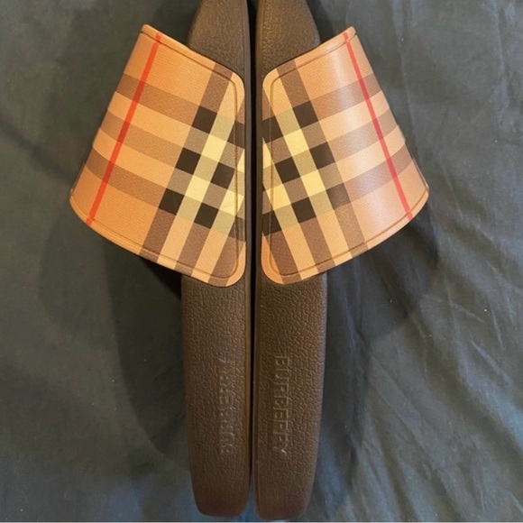 Authentic Burberry Slides - Size 10 - Picture 3 of 6